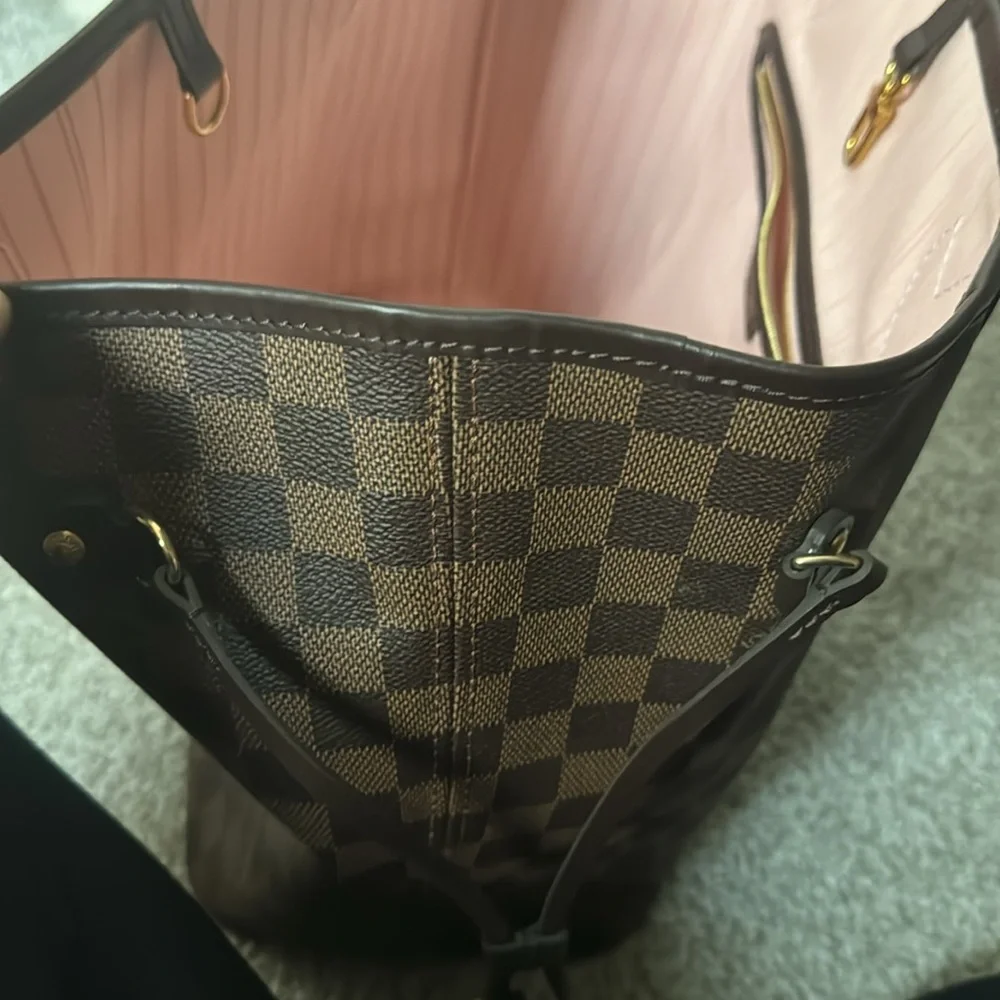 Authentic Louis Vuitton Neverfull mm - Picture 3 of 10
